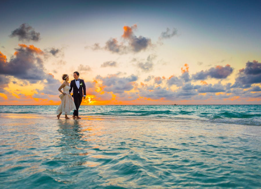 Colour Analysis for Weddings: Choosing Outfits that Photograph Beautifully in Singapore’s Light